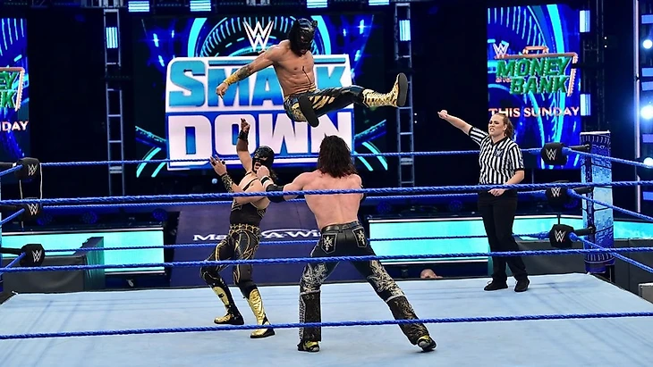 Обзор WWE Friday Night Smackdown 08.05.2020, изображение №5