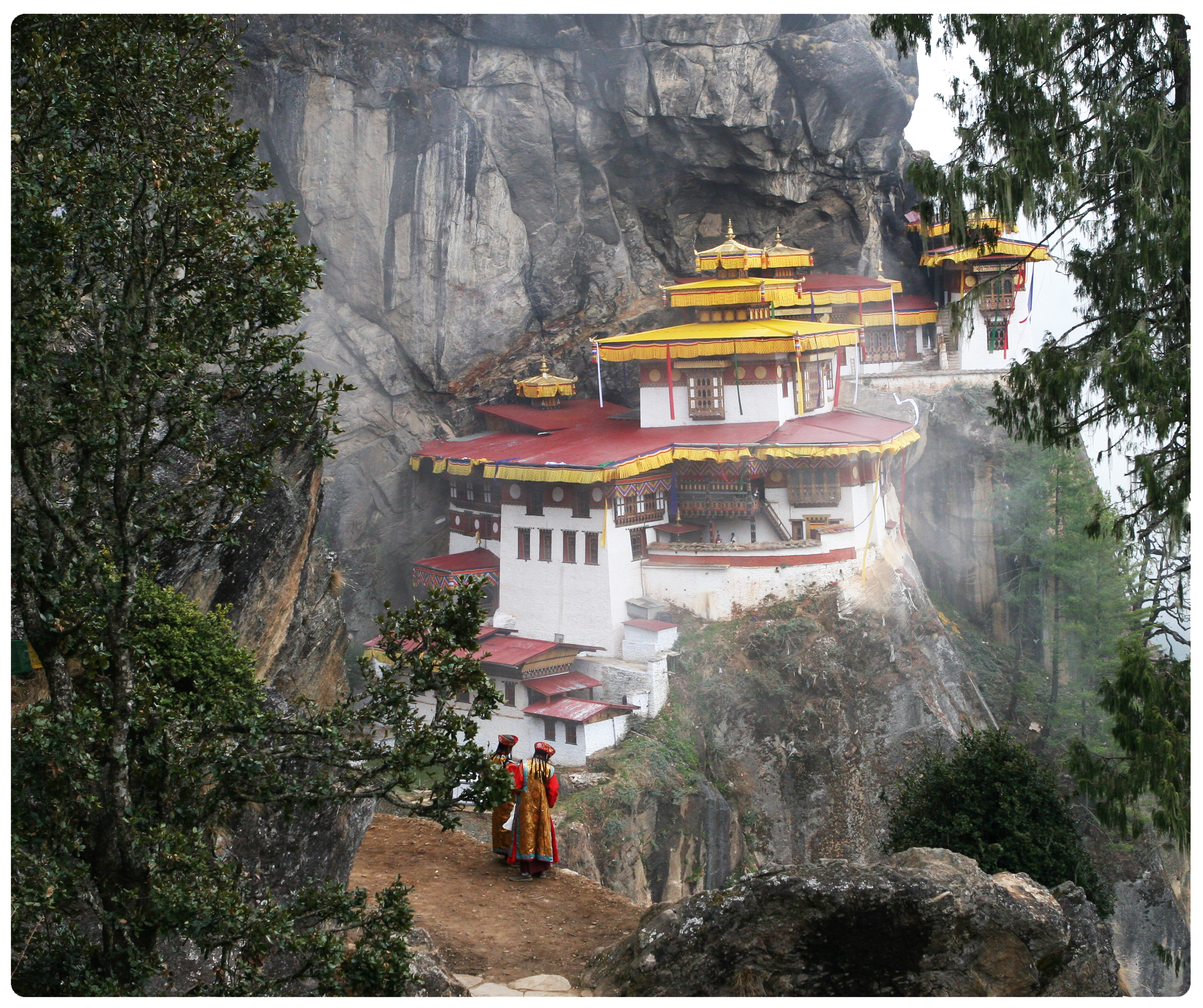 Бутан индия. Монастырь Таксанг, бутан. Лакханг бутан. Такцанг-лакханг бутан. Монастырь Такцанг-лакханг внутри.