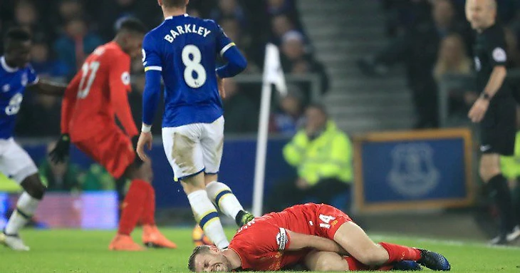 Хендерсон на газоне после подката Баркли