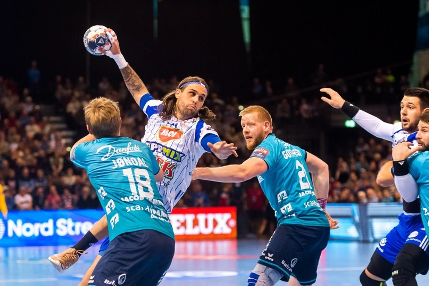 Лига чемпионов. "Пик" после "ПСЖ": с пустым бензобаком. Первая топ-победа "Фленсбурга", изображение №2