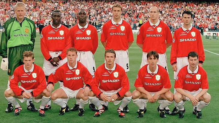 Manchester United line up prior to the 1999 Champions League final