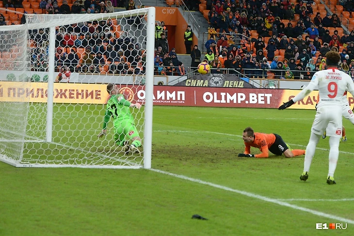 �ени� �ол�ков мог заби��, но попал �о�но во в�а�а��