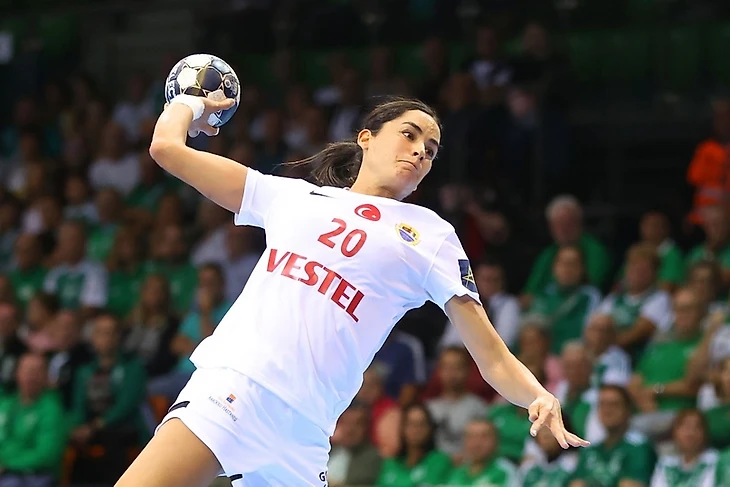 Лига чемпионов. Как Дмитриева защищалась против Вяхиревой? И чем помогла "Бухаресту" Судакова?, изображение №9