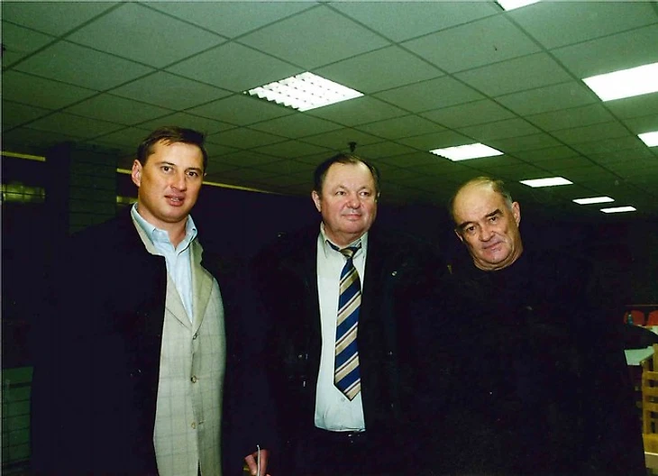 Фото: из личного архива Александра Шикунова Отец и сын Шикуновы и Олег Копаев (в центре)