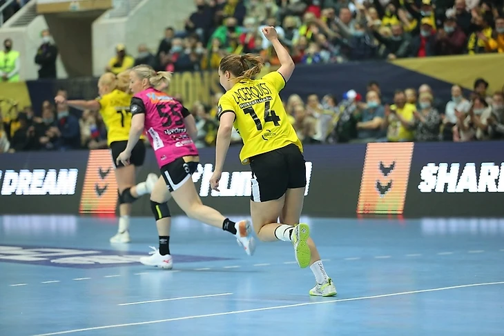 Лига чемпионов. Дело не только в Вяхиревой. "Минус 7" — это и защита, и вратари, и мощь "гадюк”, изображение №2