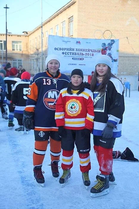 Монгольские хоккеистки. Фото с сайта Федерации Хоккея Монголии