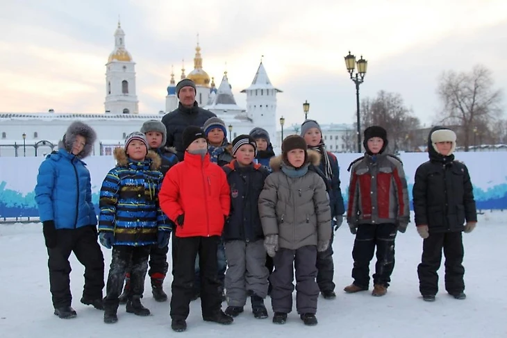 Александр с воспитанниками в Тобольске