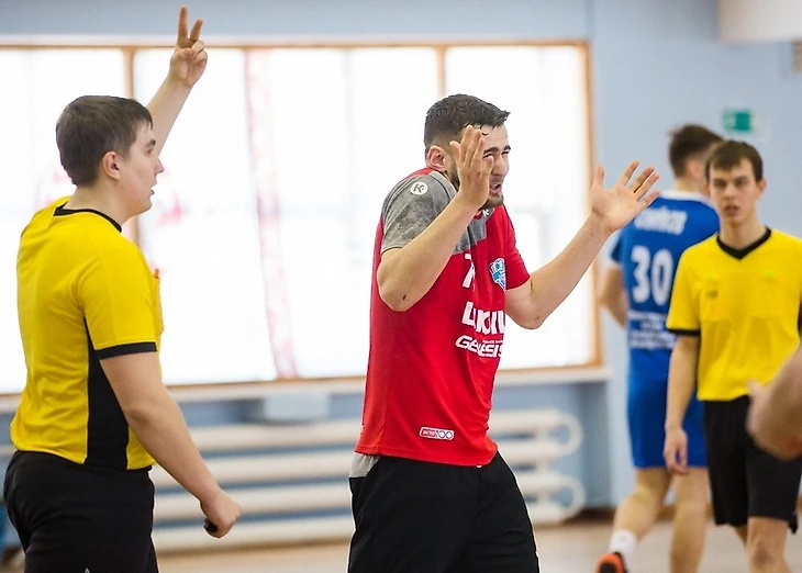 "Все думали: приедут молодые и натворят дел. Но мы смогли". В Суперлиге дебютировали 19-летние арбитры, изображение №2