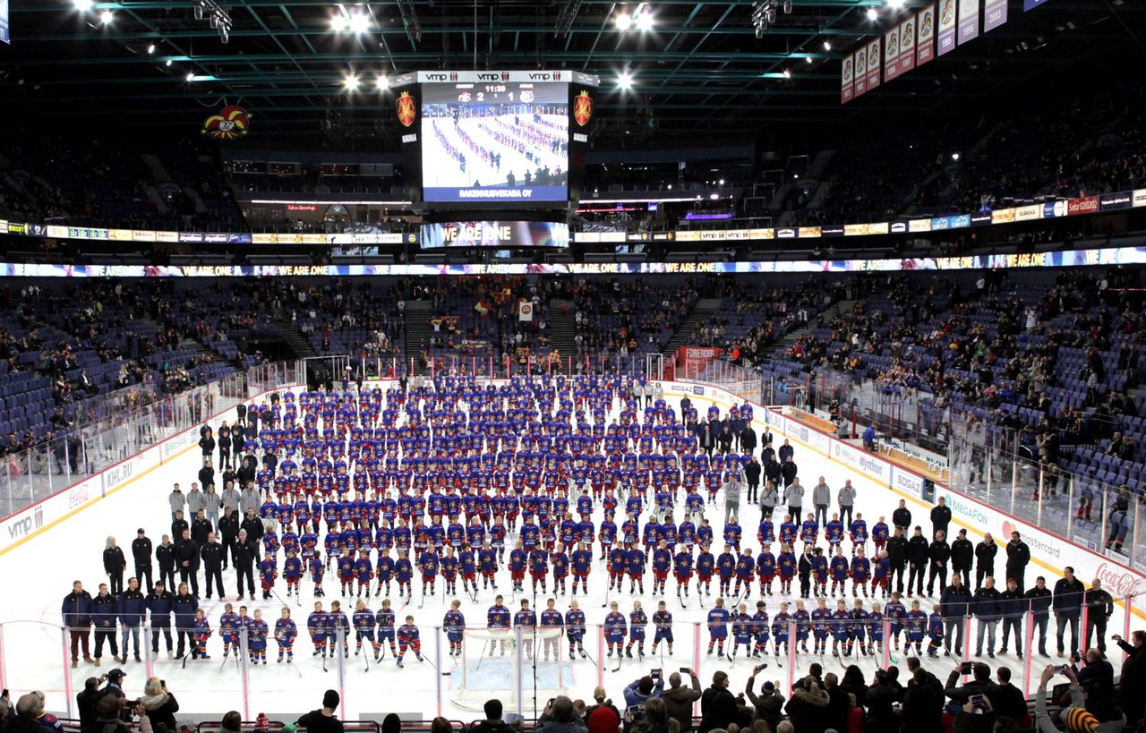 Фото на память. Полный лед хоккеистов