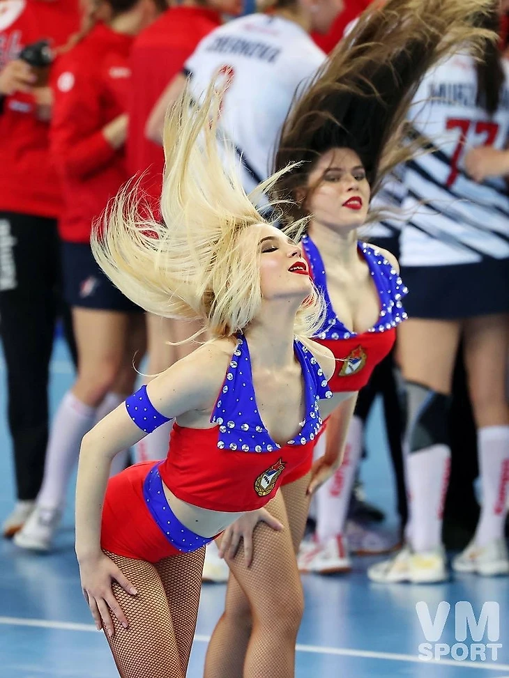 "Мы — исключение из правил, со своим самобытным стилем". Как танцуют в Москве на гандболе, изображение №2