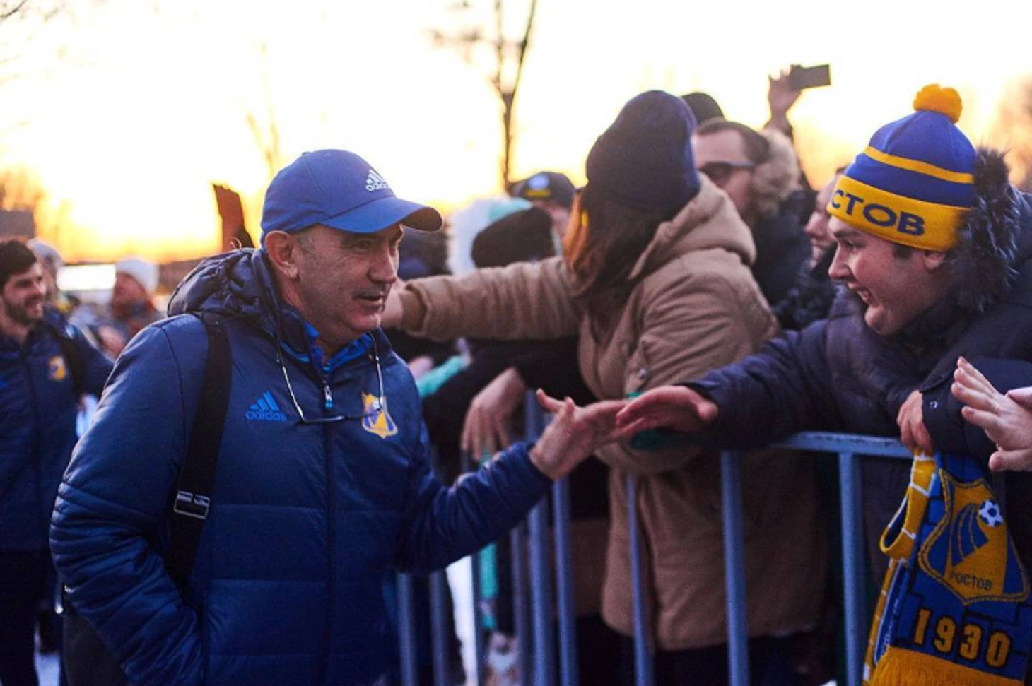 https://photobooth.cdn.sports.ru/preset/post/7/e0/4fa95aa4846b1986fe672319609fc.png