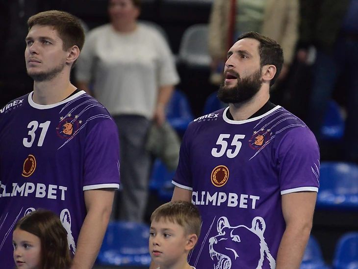 20 вопросов не о гандболе. Александр Ермаков: "Запрещаю себе газировку, сигареты и фастфуд", изображение №1