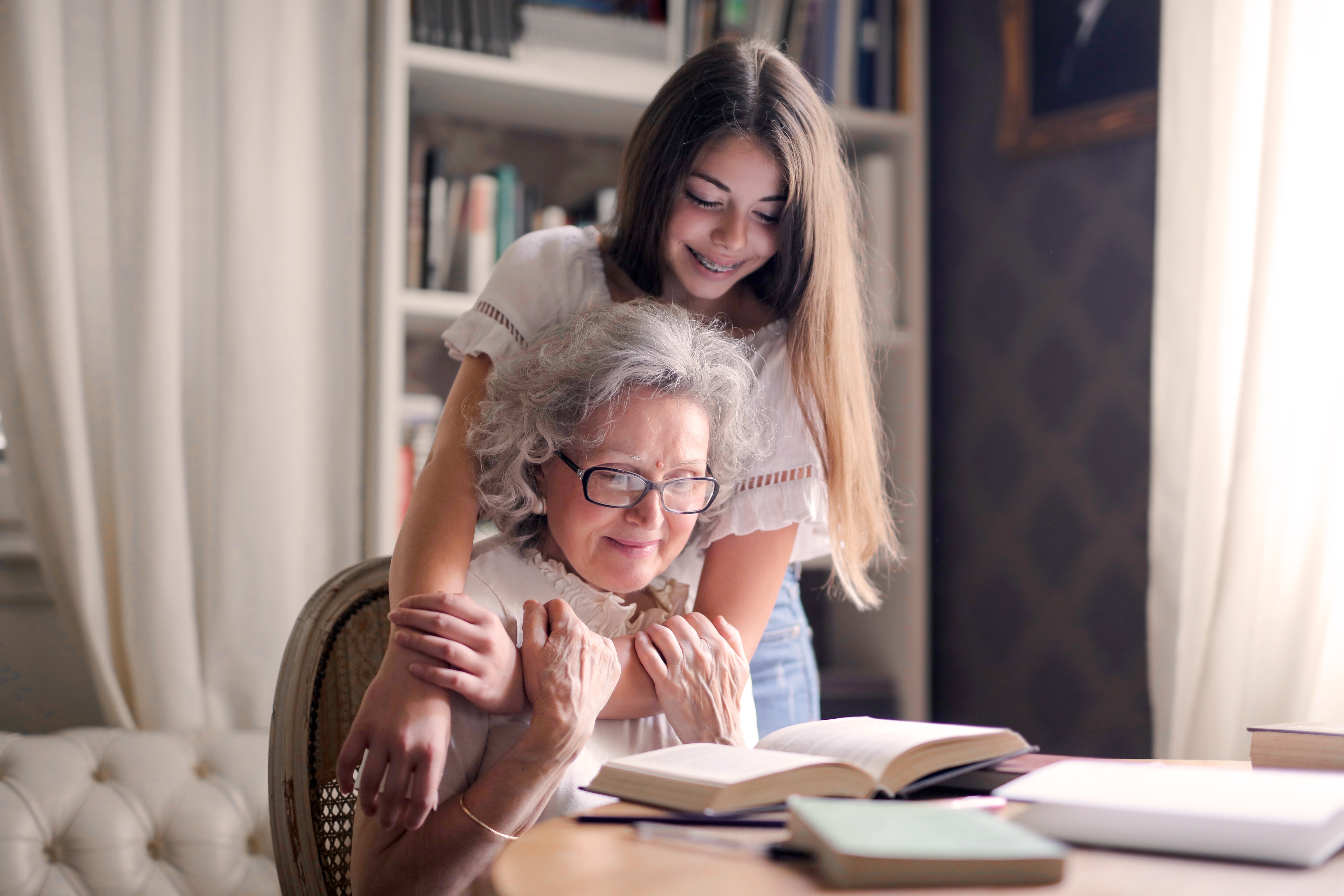 Grandmother. Бабушка и внучка. Бабушка и внучка подросток. Дочь студентка. Бабушка с внуком со спины.