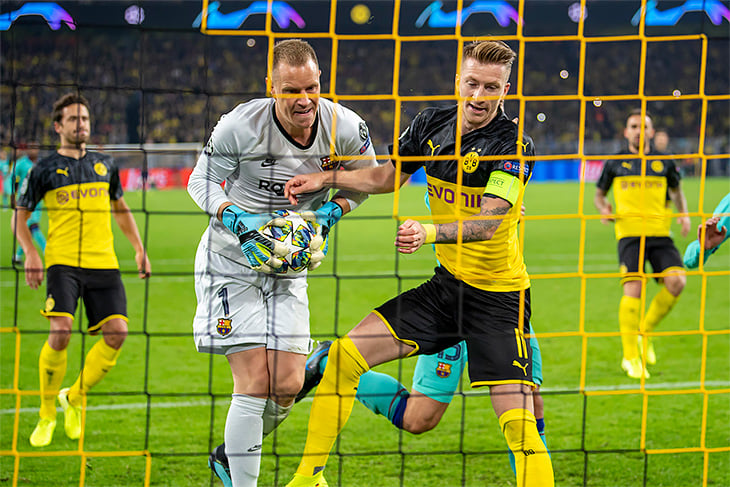 «Дортмунд» полностью переиграл «Барсу». Но Тер Стеген вырвал для Вальверде ничью