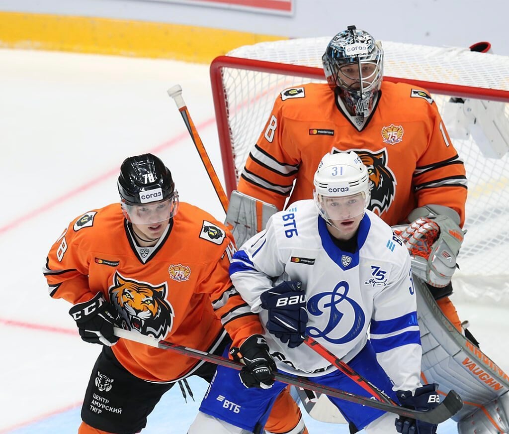 «Динамо» покуражилось в Хабаровске: гол на 13-й секунде, самая молодая шайба клуба в КХЛ и хет-трик Чебыкина (а у Войнова – 0+3)