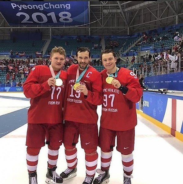Олимпийские чемпионы Кирилл Капризов, Павел Дацюк и Никита Гусев