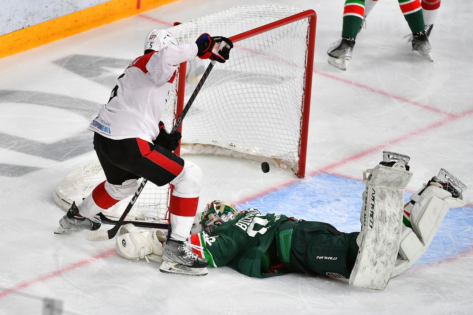 Авангард обыграл Ак Барс, сравнял счет в серии, автором победной шайбы во втором матче стал Броадхерст