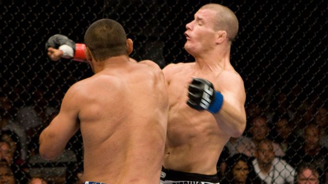 061416-UFC-Henderson-Bisping-Punch-PI.vadapt.664.high.3 (1)