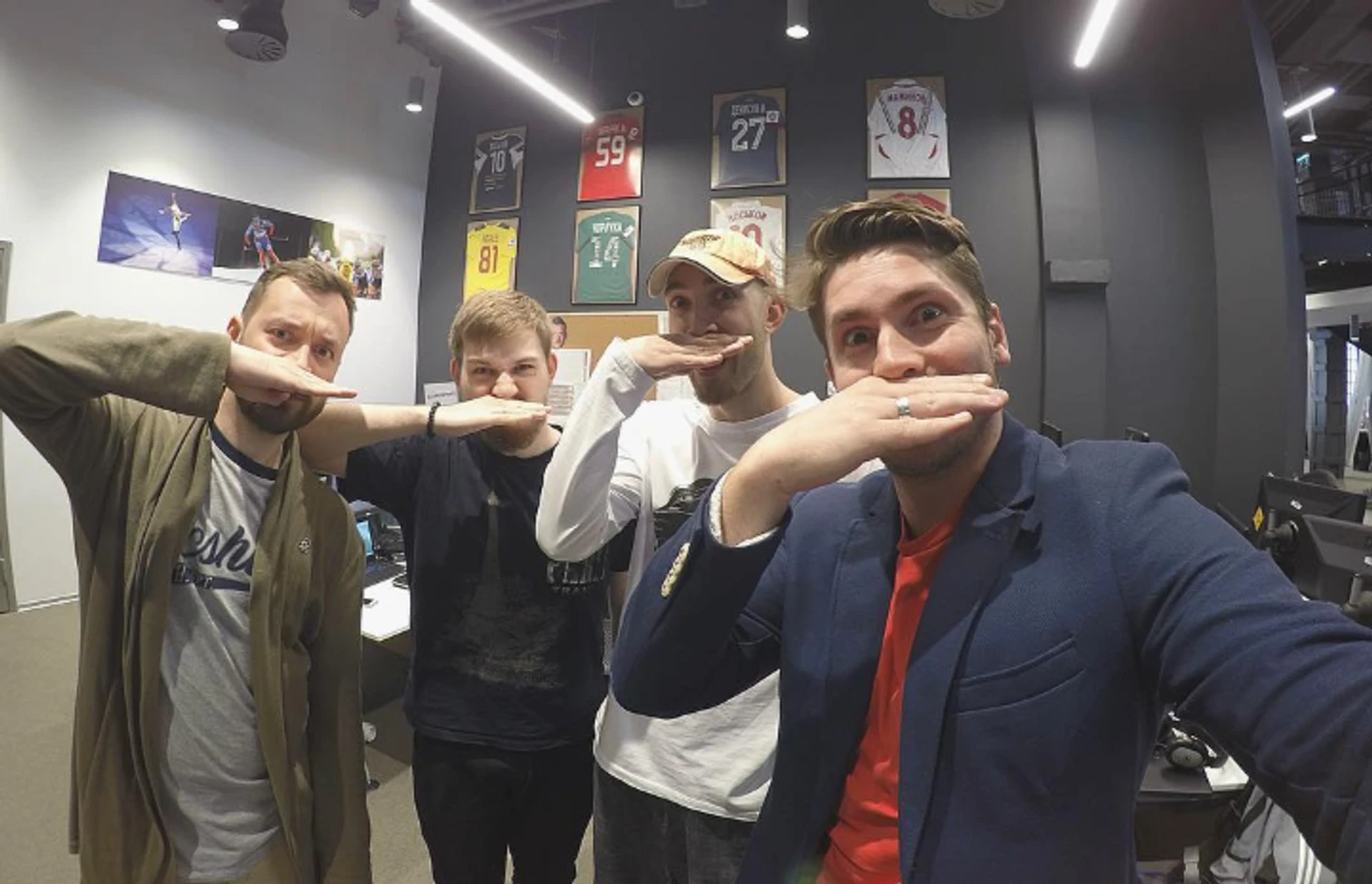 https://photobooth.cdn.sports.ru/preset/post/8/09/34f05d4154169b279e558af164864.png
