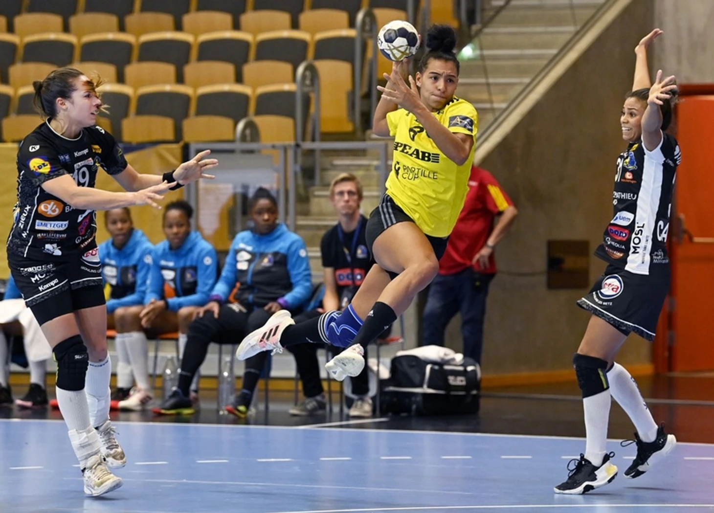 Лига чемпионов. Первый круг почти завершен: на вершине — венгерки, очков не терял только "Дьер", изображение №4