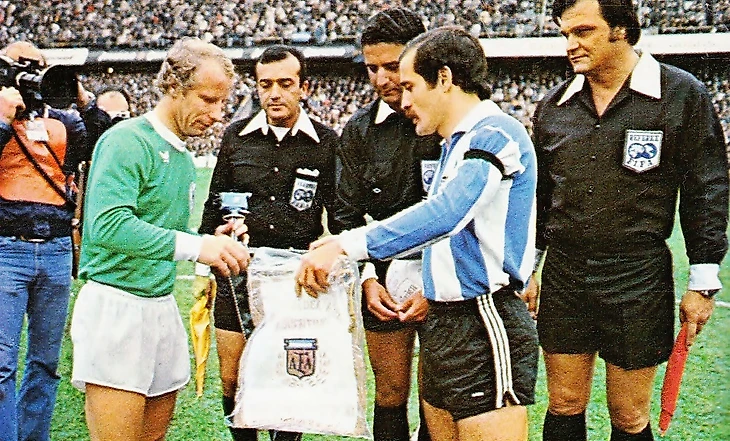 товарищеский матч, 1977 год. Карраскоса капитан сброной Аргентины