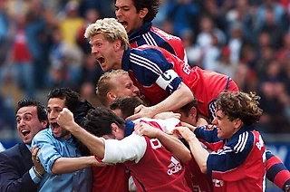 Еще один великий финиш «Баварии»: 22 года назад она выиграла Бундеслигу последним ударом