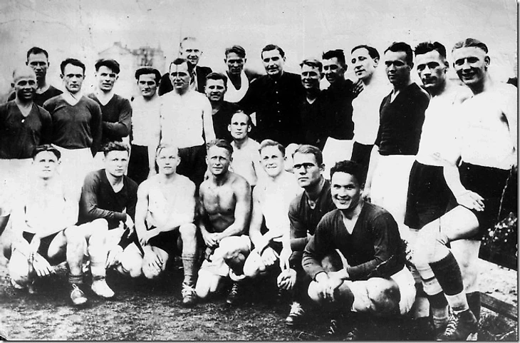 Групповое фото игроков «Старта» и «Flakelf» после матча 9 августа 1942
