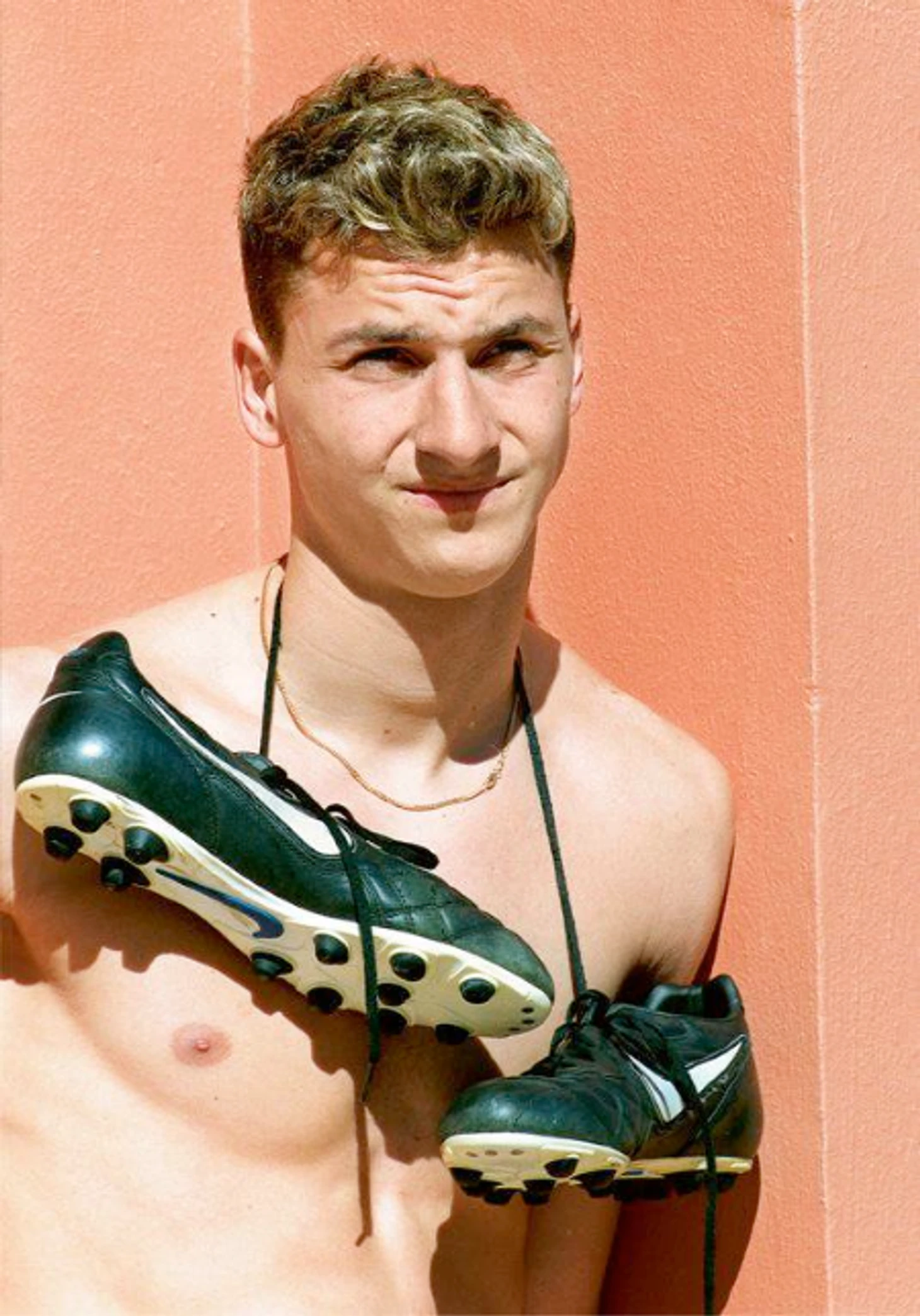 https://photobooth.cdn.sports.ru/preset/post/8/2d/7f221fa534874887c84186b9755f9.png