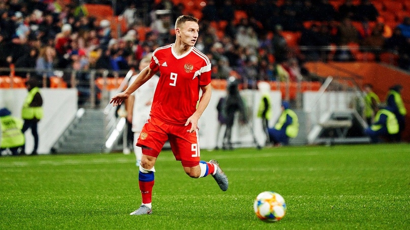 Федор Чалов в матче молодежных команд России и Сербии