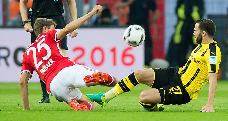 Томас Мюллер и Гонсало Кастро