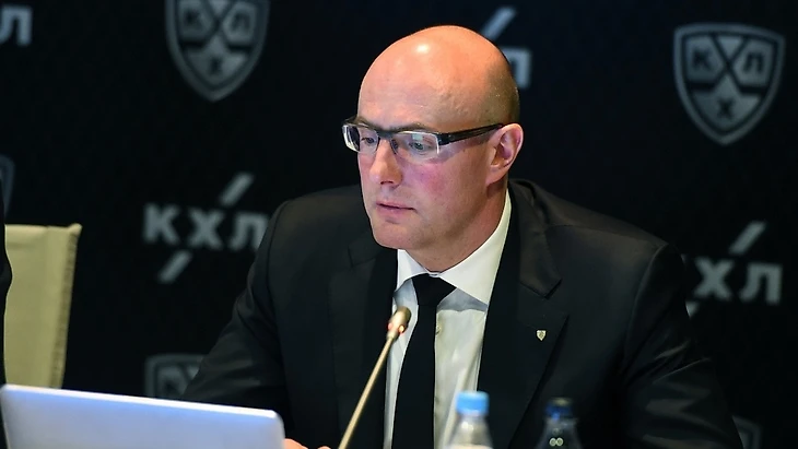 Подписывается на Геймцентр