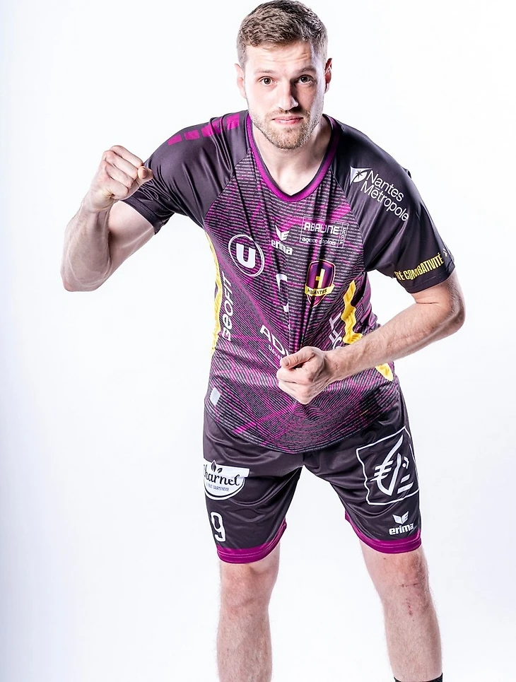 Александр Шкуринский: "Были осложнения, но сейчас все хорошо. Во втором матче с Чеховом должен сыграть", изображение №1