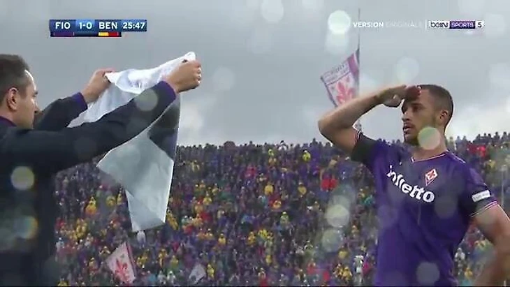 Виктор Уго отдает честь капитану &quout;фиалок&quout;