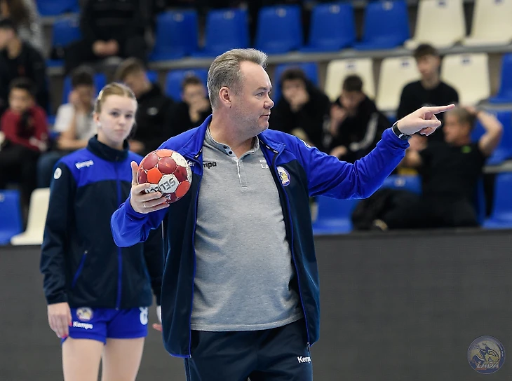 Молодёжное первенство. Алексей Жаворонков: "Пообещали девчонкам: возьмёте золото — закажем пароход!", изображение №1