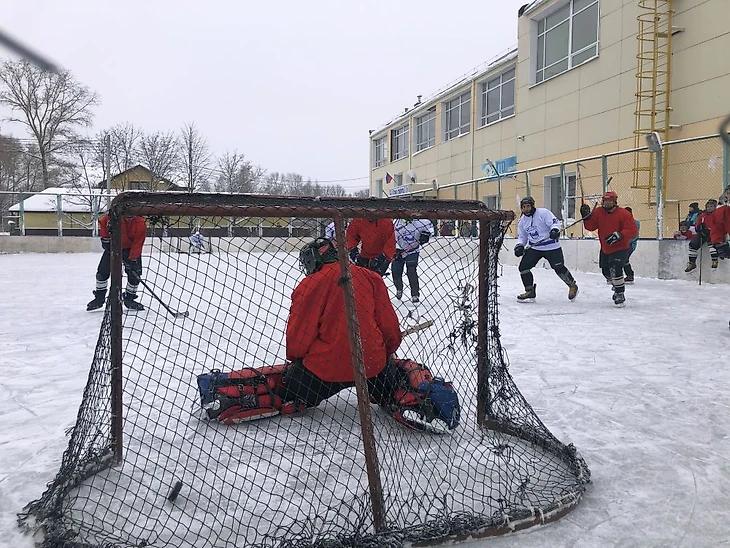 Шайба ХК &quout;Сивер&quout; (Кириллов) в матче с ХК &quout;Фортуна&quout; (Липин Бор)