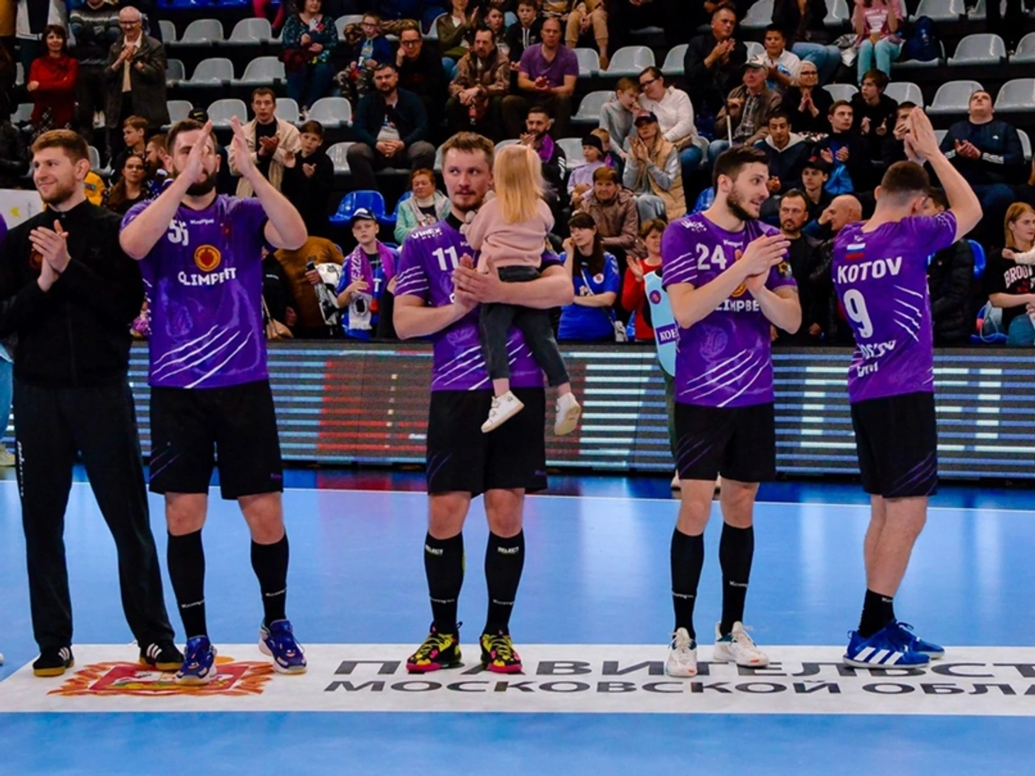 Павел Андреев: "Уже узнал про детский сад в Скопье. А Даня Шишкарёв посоветовал, где снять квартиру", изображение №2