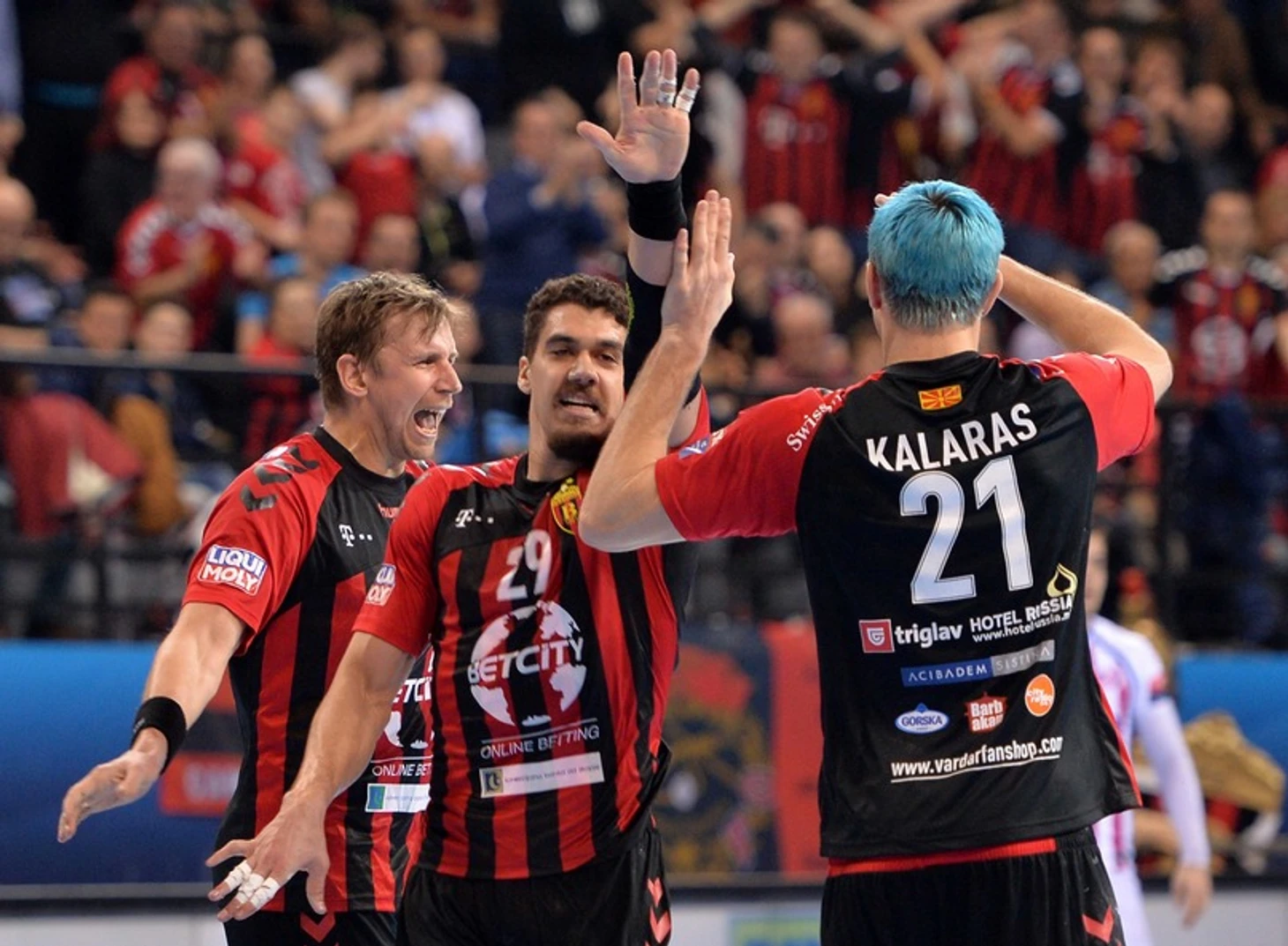 Лига чемпионов. Почему это было не зря. Отвага "Вардара", откровения "Порту", дрожь Лиевского, изображение №2