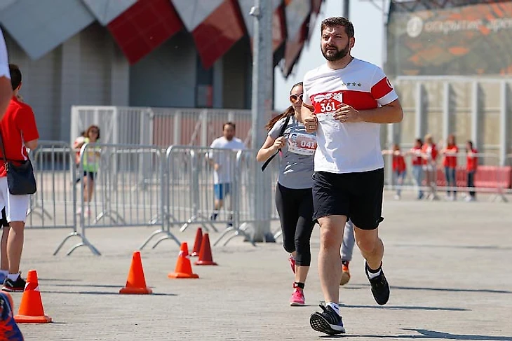 Руководитель «Чемпионата» Дмитрий Сергеев на дистанции пробега