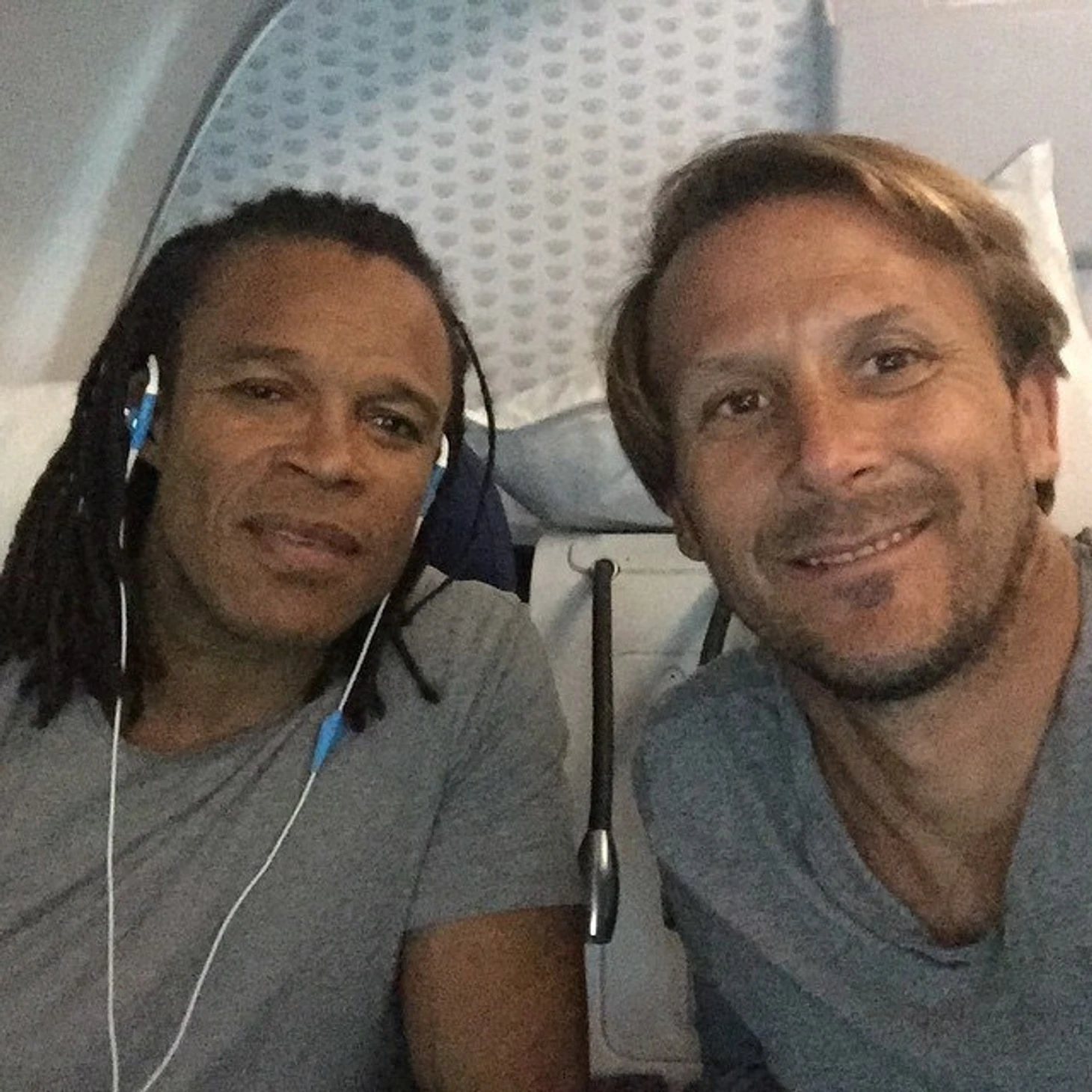 https://photobooth.cdn.sports.ru/preset/post/8/5e/07fcf7884457681cf969ad5f56935.png