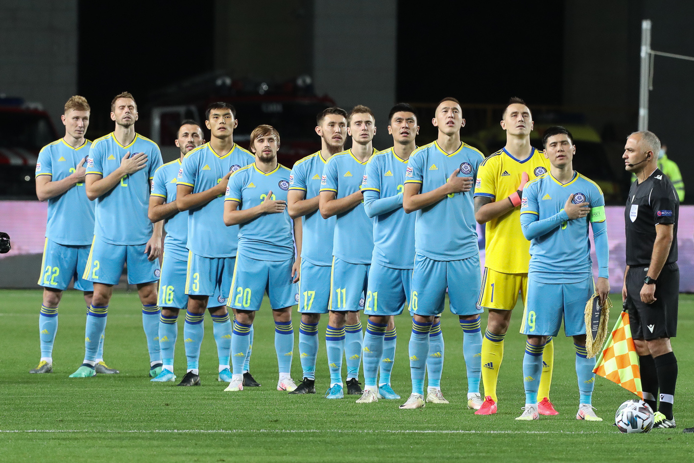 Впервые в сборную Казахстана вызвали сразу 8 игроков из зарубежных лиг. Они готовятся к Франции и Украине