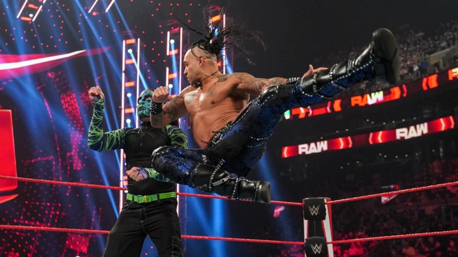 Обзор WWE Monday Night RAW 13.09.2021, изображение №12