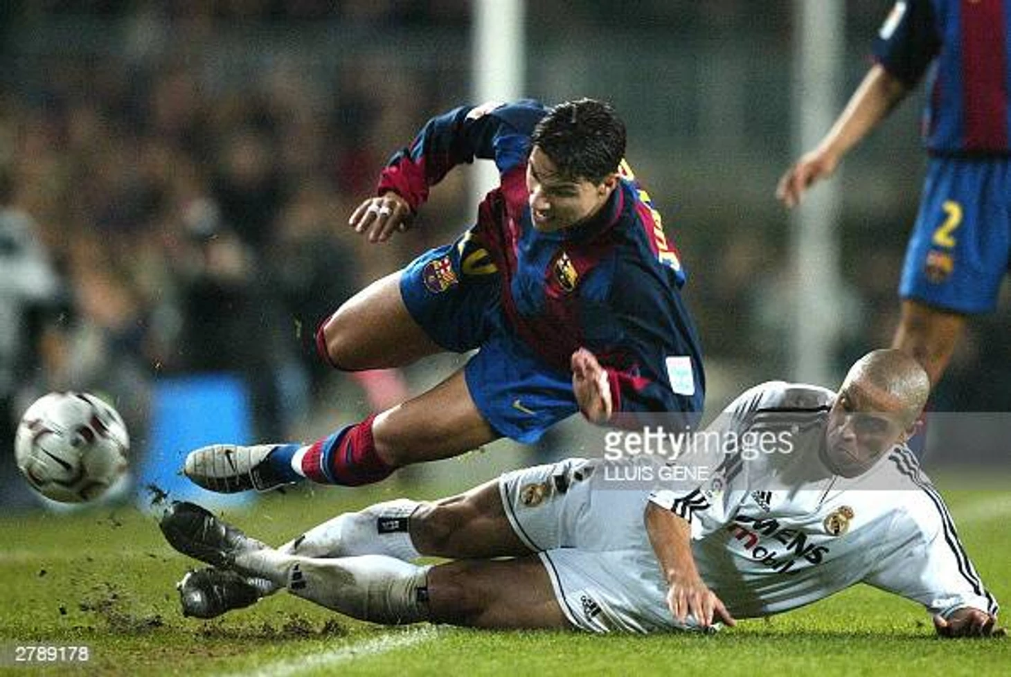 Мустанг попал под Роберто Карлоса