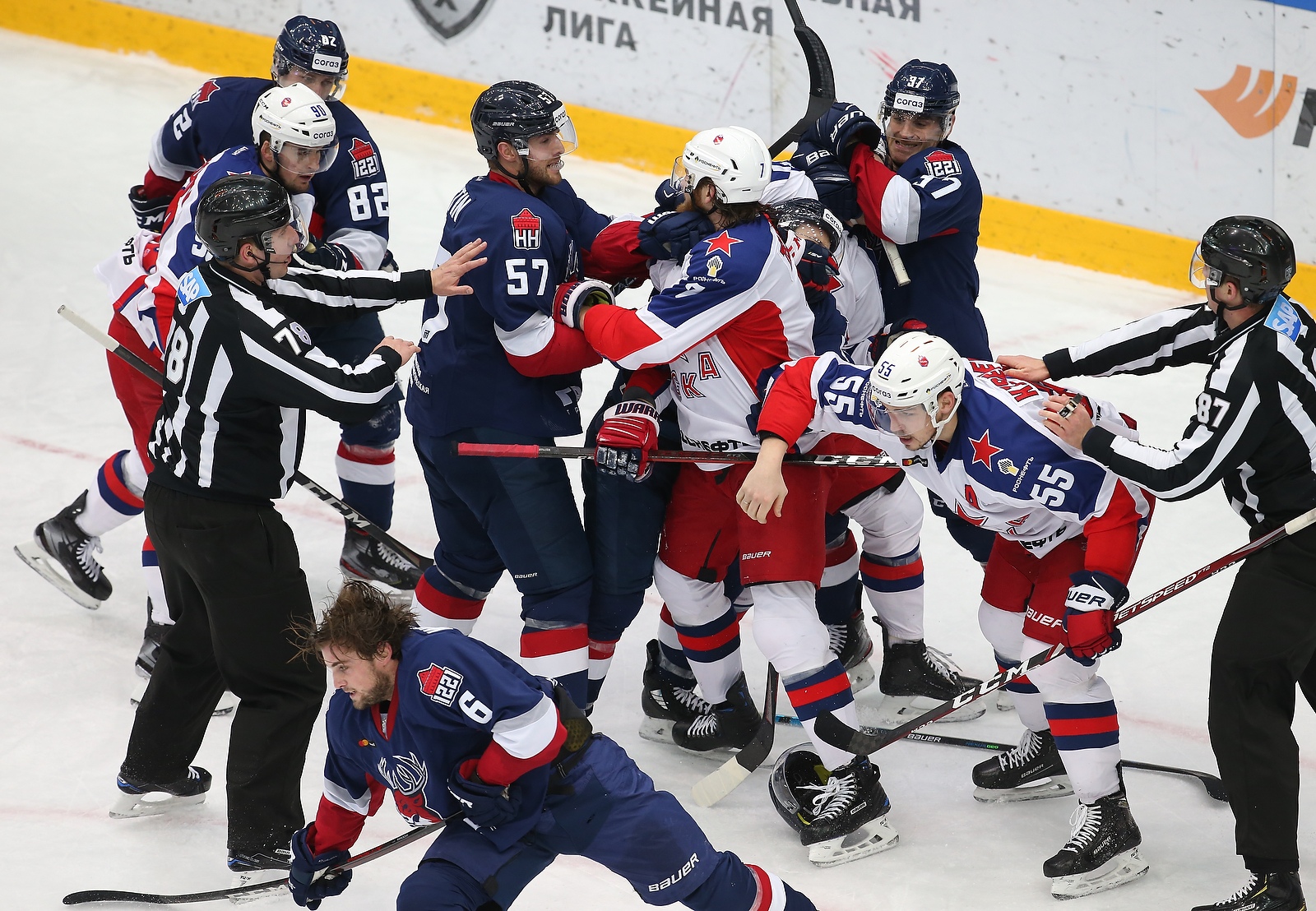 «Уступить с минимальным счетом даже топовой команде – обидно». В Нижнем Новгороде прошла настоящая хоккейная битва!