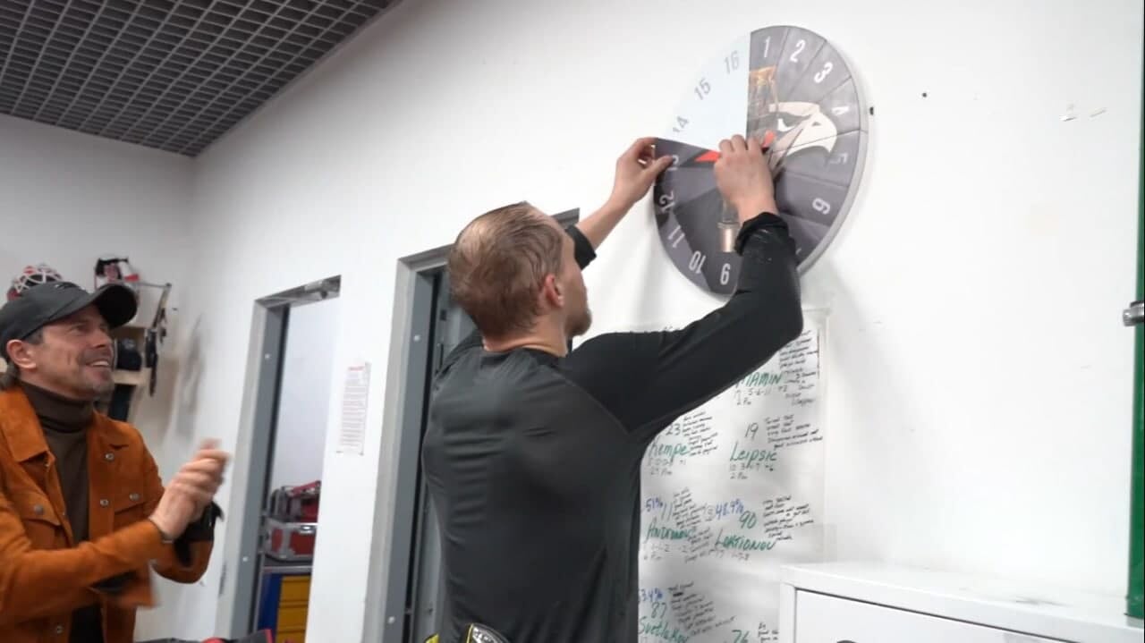 «Авангард» максимально настроен взять кубок: «чемпионский циферблат» на 16 делений (13 уже закрыты), специальные футболки на каждый раунд