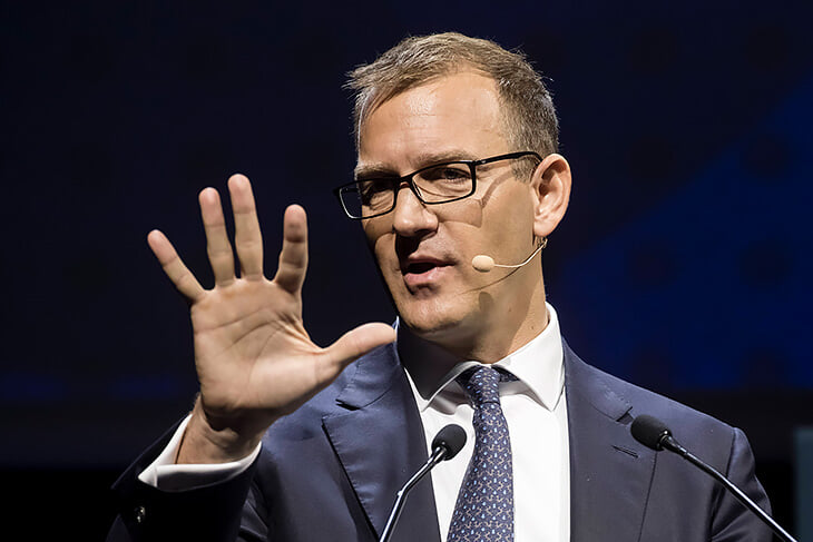 «Вест Хэм» покупает «чешский Абрамович» (человек-компьютер!). Сделку закроют через 2 года, чтобы не платить 20% в бюджет Лондона