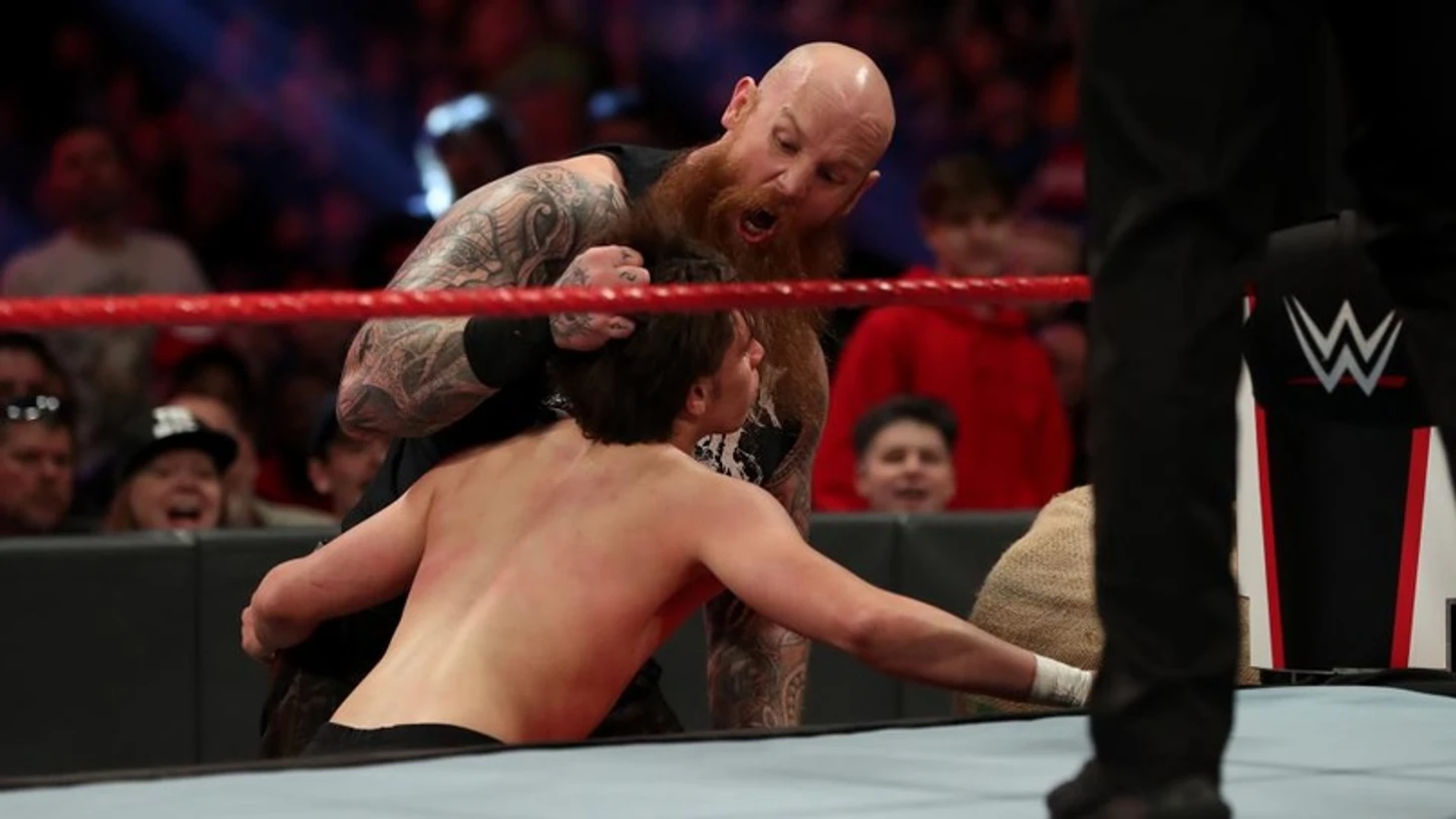 Обзор WWE Monday Night RAW 06.01.2020, изображение №8