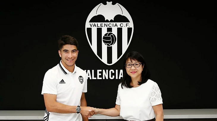 Карлос Солер продлил контракт 2017