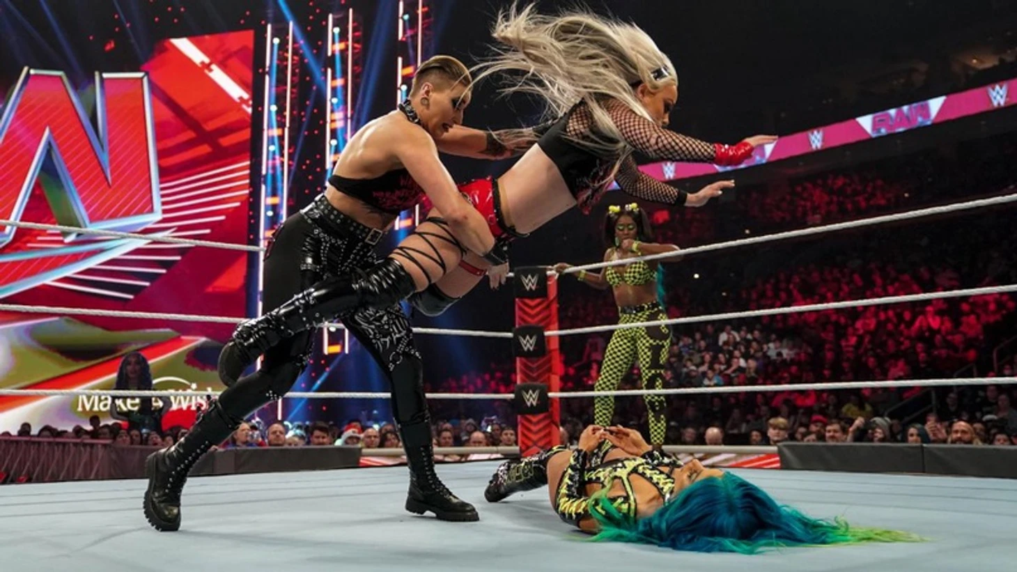 Обзор WWE Monday Night RAW 18.04.2022, изображение №6