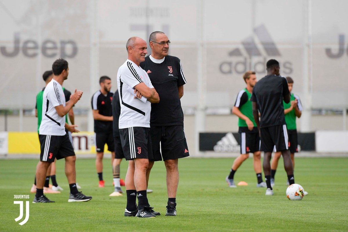 «Появление Сарри в «Юве» — это предательство». Капитана «Наполи» до сих пор бомбит