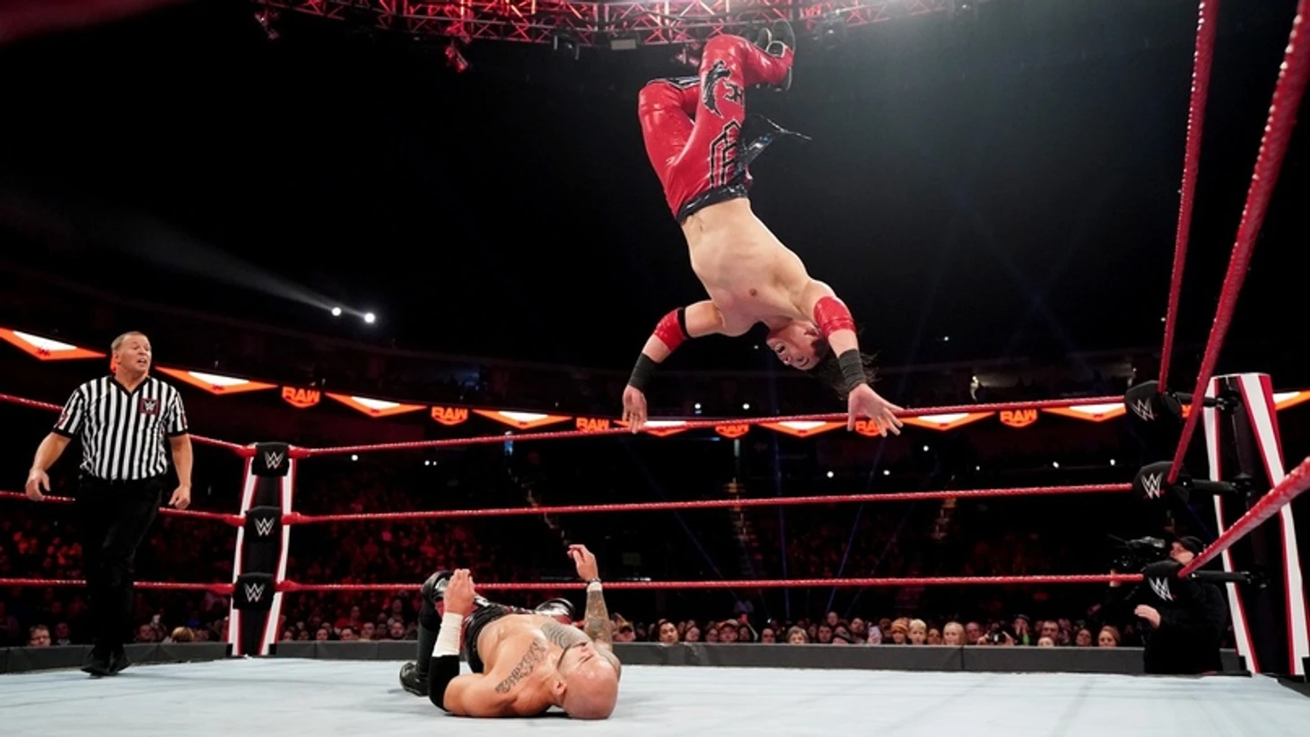 Обзор WWE Monday Night RAW 16.12.2019, изображение №12